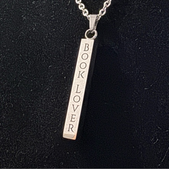 ⚜️3 for $30⚜️ Silver Tone ‘BOOK LOVER’ Bar Pendant Necklace - Picture 4 of 10